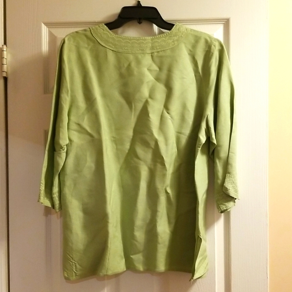 Woman's  Fashion Fashion Plus Size  Blouse - Picture 3 of 5